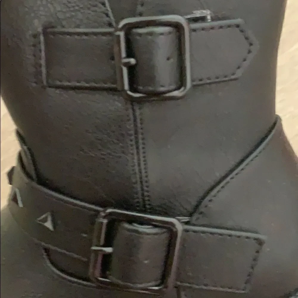 🎉last deal🎉Black studded boots